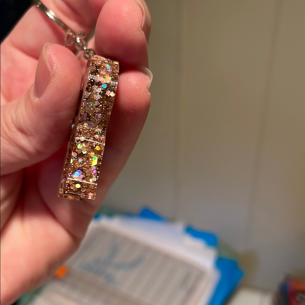 Glittery Gold Keychain Accessory R - Picture 4 of 9